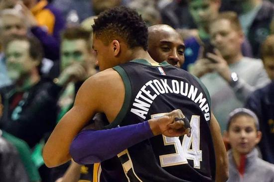 苏群：圣诞收官战最精彩 那个挑战如果让跳球 华子也许不会失控（苏群：圣诞压轴战最精彩 若改判跳球华子或不至失控）