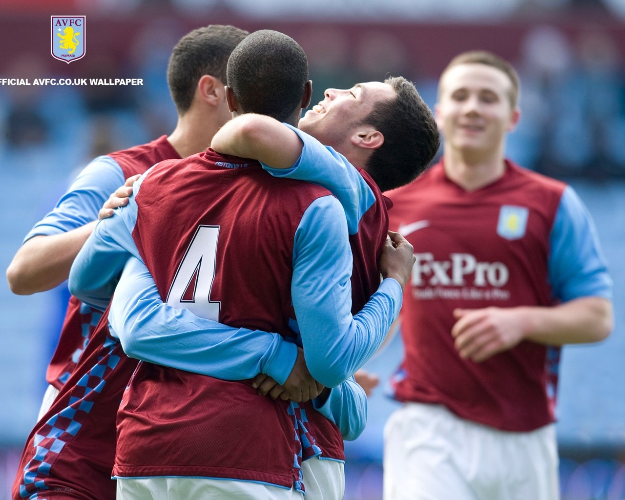 打得还可以！浓眉半场8中5拿到12分5板1助1断（浓眉半场状态不俗：8投5中斩获12分5板1助1断）