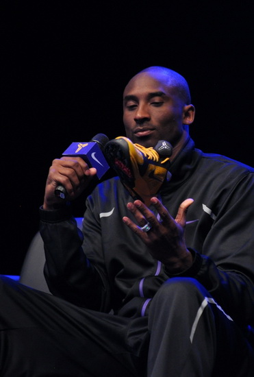 2-1，打爆日本张本智和，状态低迷连续丢分，邱党给对手上课（2-1，邱党技高一筹力克张本智和，对手状态起伏连丢分）