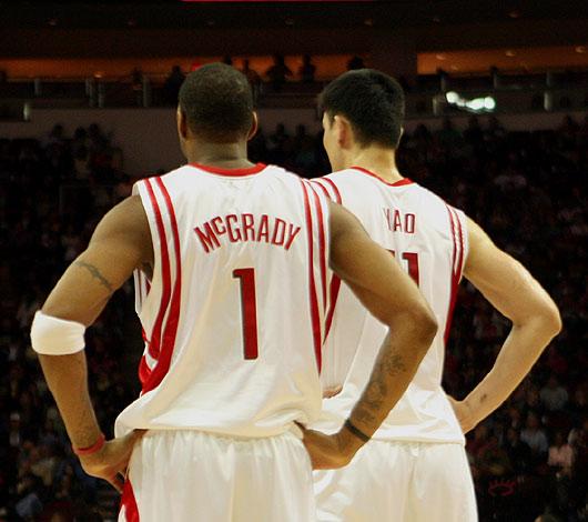 从前的对手再度相遇，博格巴与萨内欧冠相遇赛后寒暄（旧敌重逢：博格巴与萨内欧冠赛后握手致意）