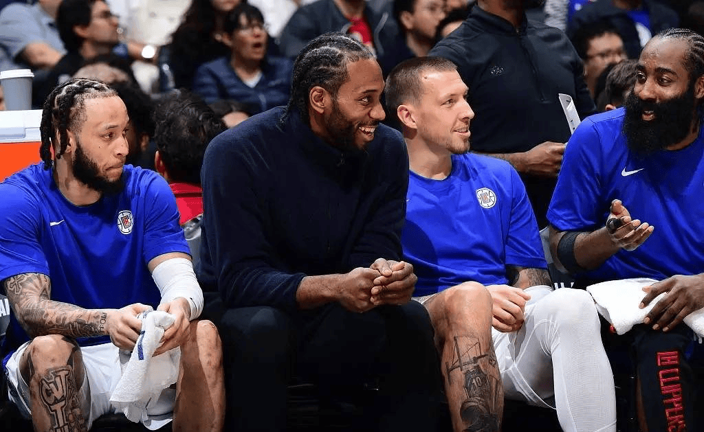 斯基拉：米兰可能通过科斯蒂奇的交易签DV9，两人经纪人相同（斯基拉：米兰或借科斯蒂奇交易运作引进DV9，二人同属一经纪人）