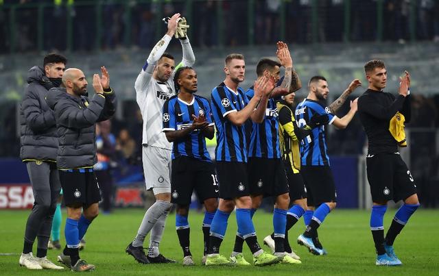 老鹰首节轰41分，杰伦·约翰逊单节6助攻追平生涯纪录（老鹰开局火力全开首节砍下41分，杰伦·约翰逊单节6助攻追平生涯纪录）