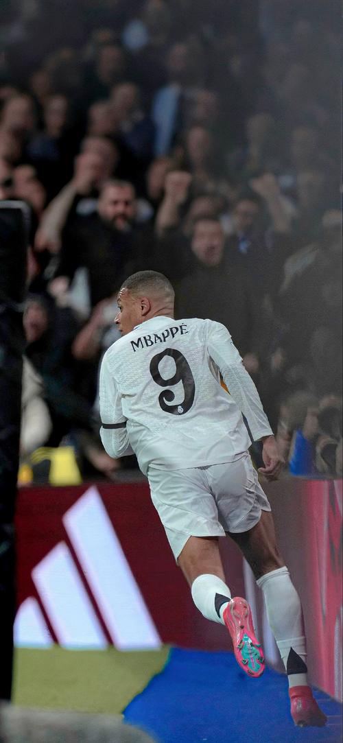 曼联客战水晶宫首发：姆伯莫PK马特塔，齐尔克泽、格伊出战（曼联客场挑战水晶宫首发出炉：姆伯莫对决马特塔，齐尔克泽与格伊先发）