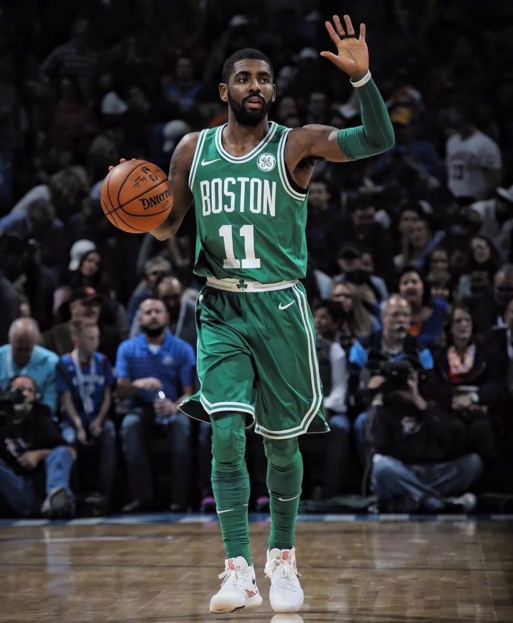 评论丨2025赛季中超联赛落幕：足球的“冷”和群众的“热”（评论丨2025中超收官：赛场遇冷，民间升温）