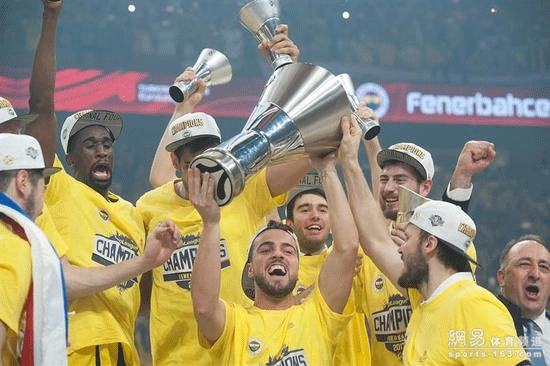 高效！广东外援奎因半场三分4中4轰17分5助（手感火热！广东外援奎因半场三分4投全中，砍下17分5助攻）