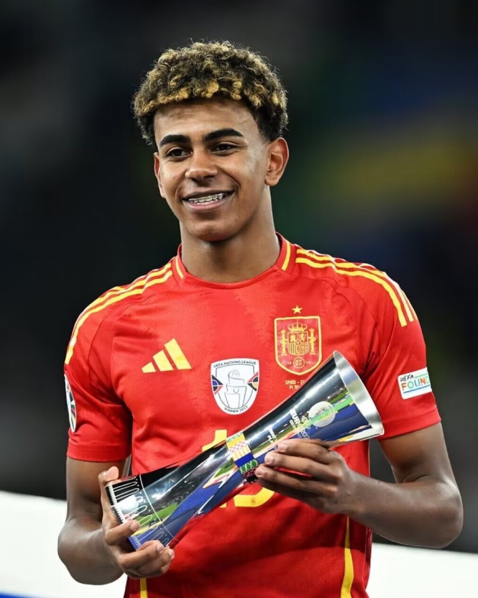 天空：抗议活动不断，苏超凯尔特人股东大会草草收场（Sky：抗议声不止，苏超凯尔特人股东大会匆忙收场）