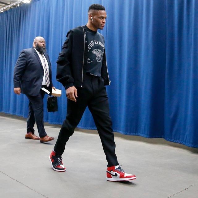 手感一般！詹姆斯13中5贡献13分5篮板7助攻（状态平平，詹姆斯13投5中拿下13分5篮板7助攻）