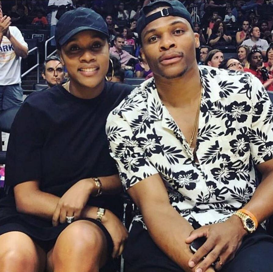 斯洛特：关于萨拉赫的事我已经向前看了 利物浦正朝正确方向前进（斯洛特：已翻过萨拉赫一页，利物浦正走在正确轨道上）