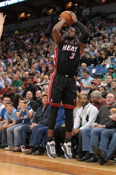 何冲找陈若琳陈芋汐教女儿跳水（何冲请陈若琳、陈芋汐指导女儿跳水）