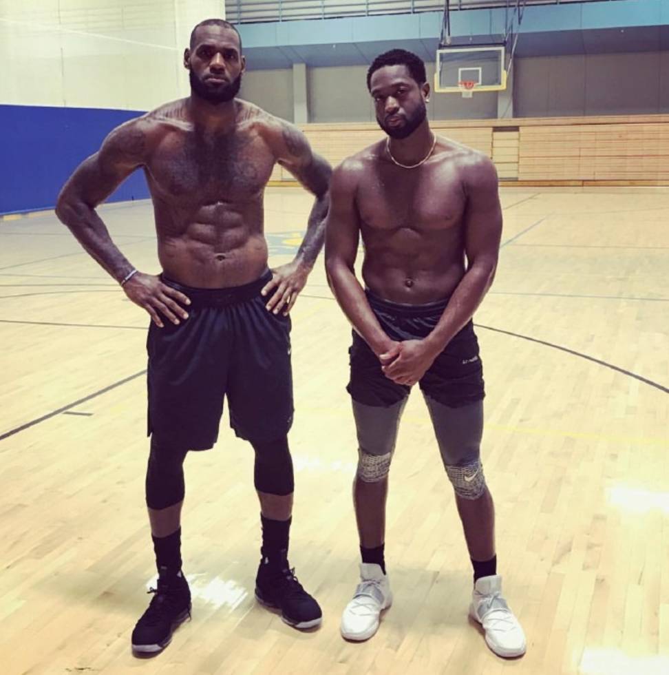 手感火热！里夫斯半场8中6贡献19分5篮板（手感爆棚！里夫斯半场8投6中拿下19分5篮板）