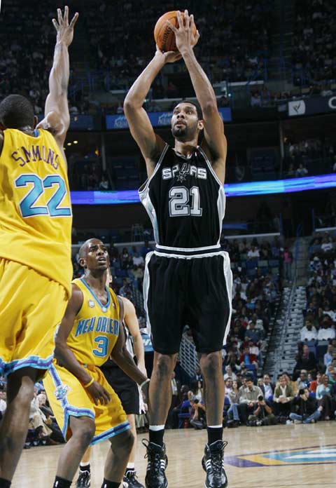 和他一起打球，队友也分不清是投篮还是传球（跟他同场，队友常常搞不清他到底是在投篮还是在传球）