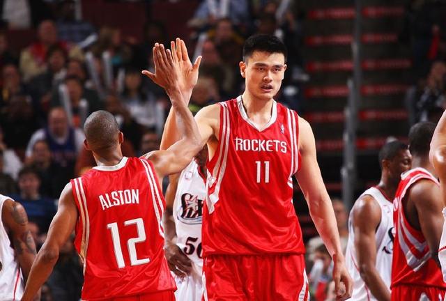 NBA每日最佳：詹姆斯关键发挥助湖人获胜，库里48分难阻失利（NBA今日最佳：詹姆斯关键时刻发威率湖人取胜，库里轰48分仍难救主）