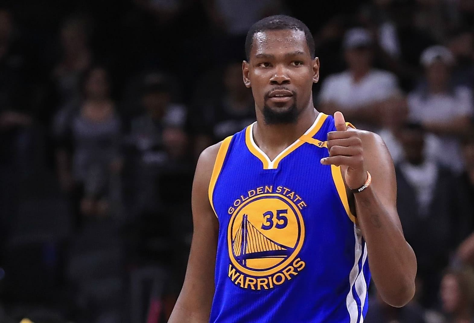 1-0，25岁索博斯洛伊发威：率队小胜亚美尼亚，仅差葡萄牙2分（索博斯洛伊25岁闪耀！率队1-0力克亚美尼亚，距葡萄牙仅差2分）