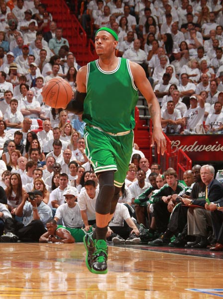 希勒评英超本轮最佳阵容：埃泽领衔，内托、皮克福德等人在列（希勒评出英超本轮最佳阵容：埃泽压阵，内托与皮克福德入选）