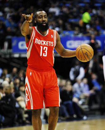 火箭惨遭25分逆转！乌度卡赛后被骂上热搜，杜兰特直言该调整阵容（火箭25分领先遭逆转！乌度卡赛后登热搜被痛批，杜兰特直言应调整阵容）