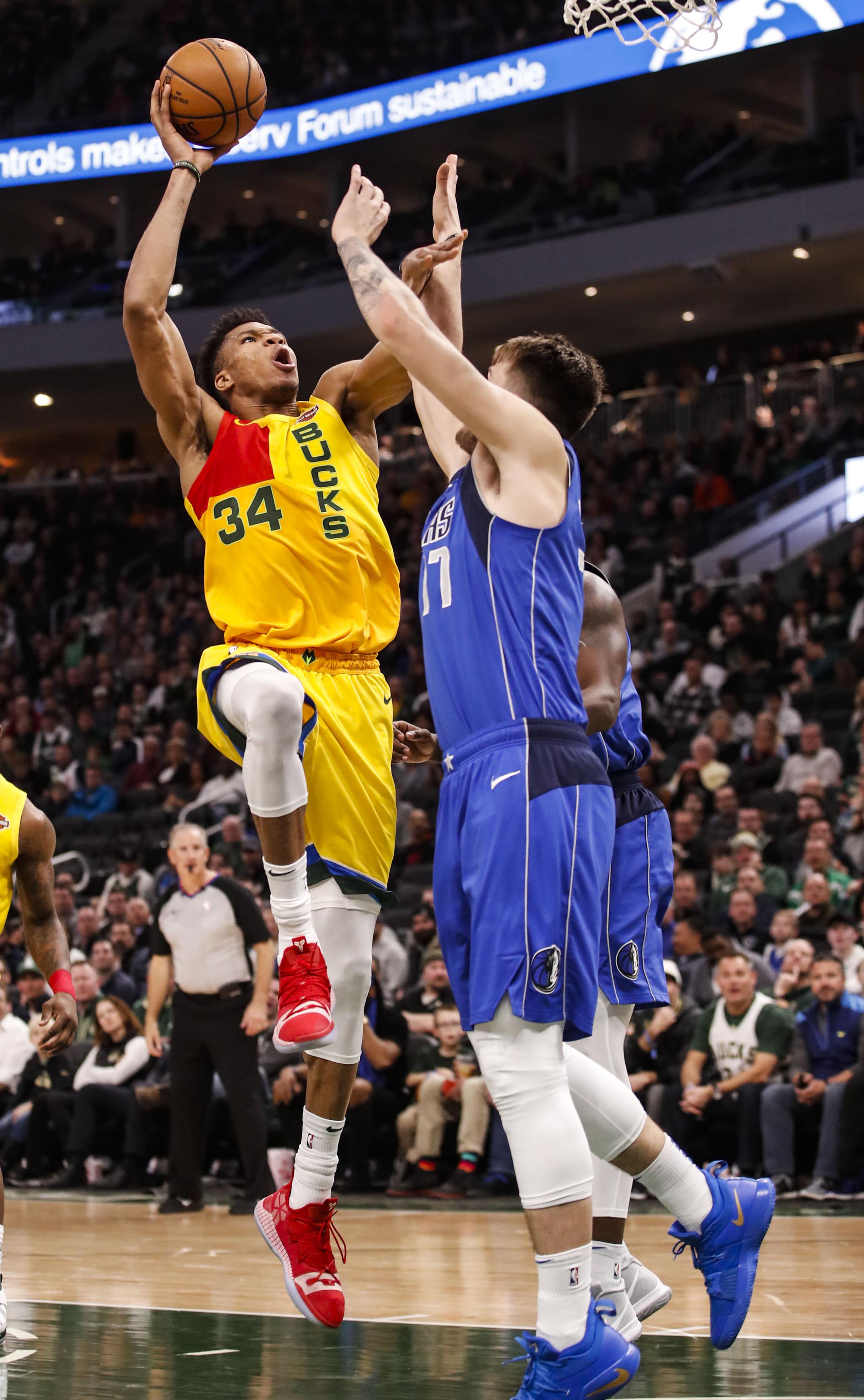 体坛记忆｜鲍威尔还是走了，快船终于有大前锋了（体坛记忆｜鲍威尔离开，快船终于补齐大前锋）