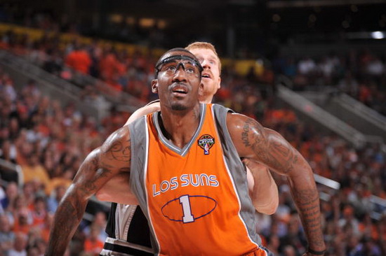 利物浦利用边路冲击打穿对手（利物浦两翼突击撕裂对手防线）