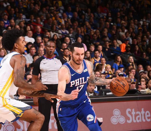 状态不错！三球12中7拿到23分2板9助1断1帽（手感火热！三球12投7中轰下23分2篮板9助攻外加1抢断1盖帽）