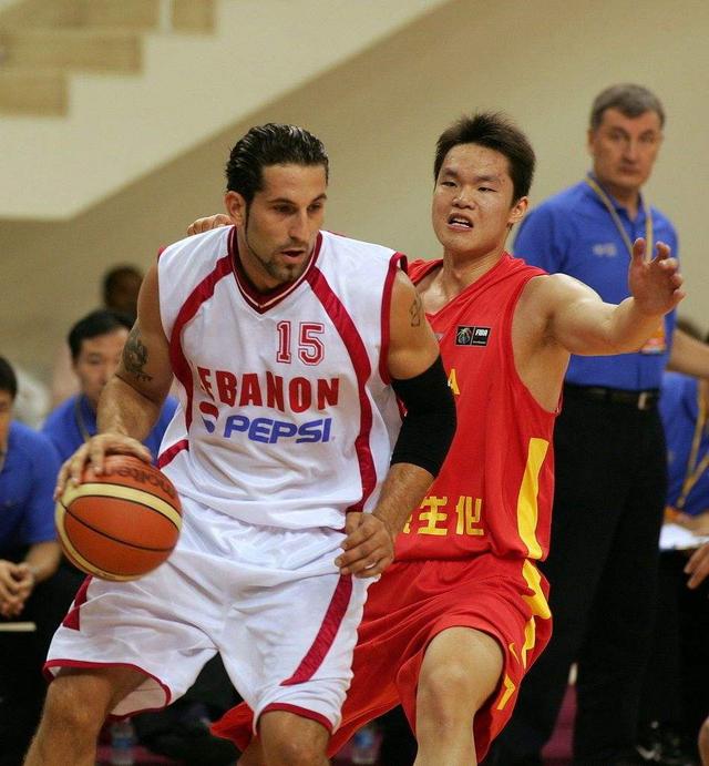 官方：阿贾克斯与18岁后防小将亚伦·鲍曼续约至2030年（阿贾克斯官宣：18岁后防新秀亚伦·鲍曼续约至2030年）