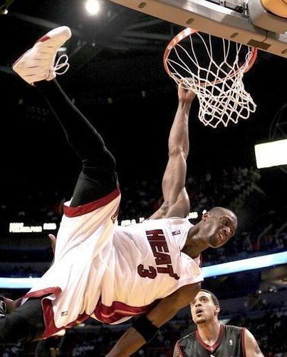 曼城斯特林关键进球锁定三分（斯特林致胜破门助曼城全取三分）